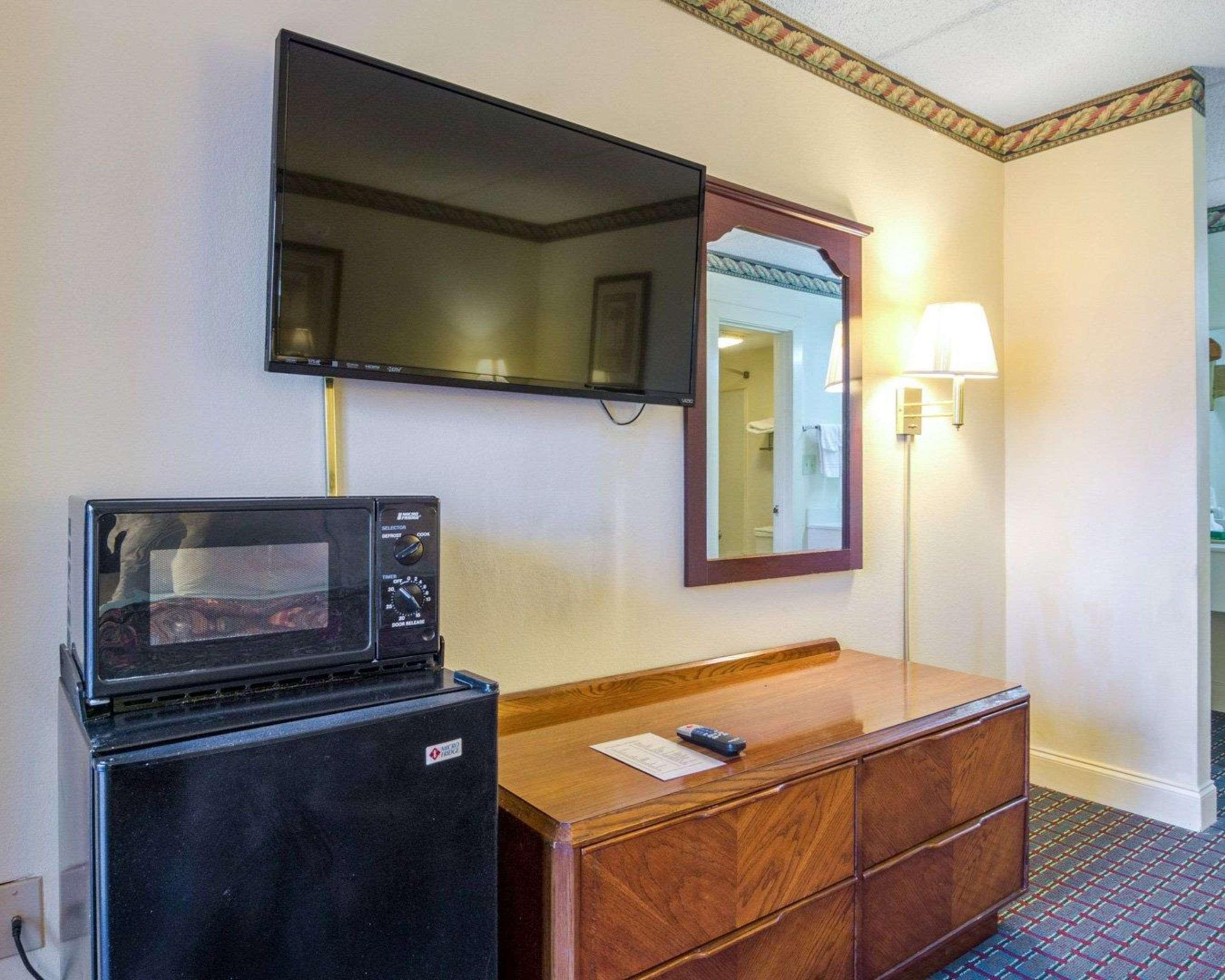 Rodeway Inn Норкросс Экстерьер фото