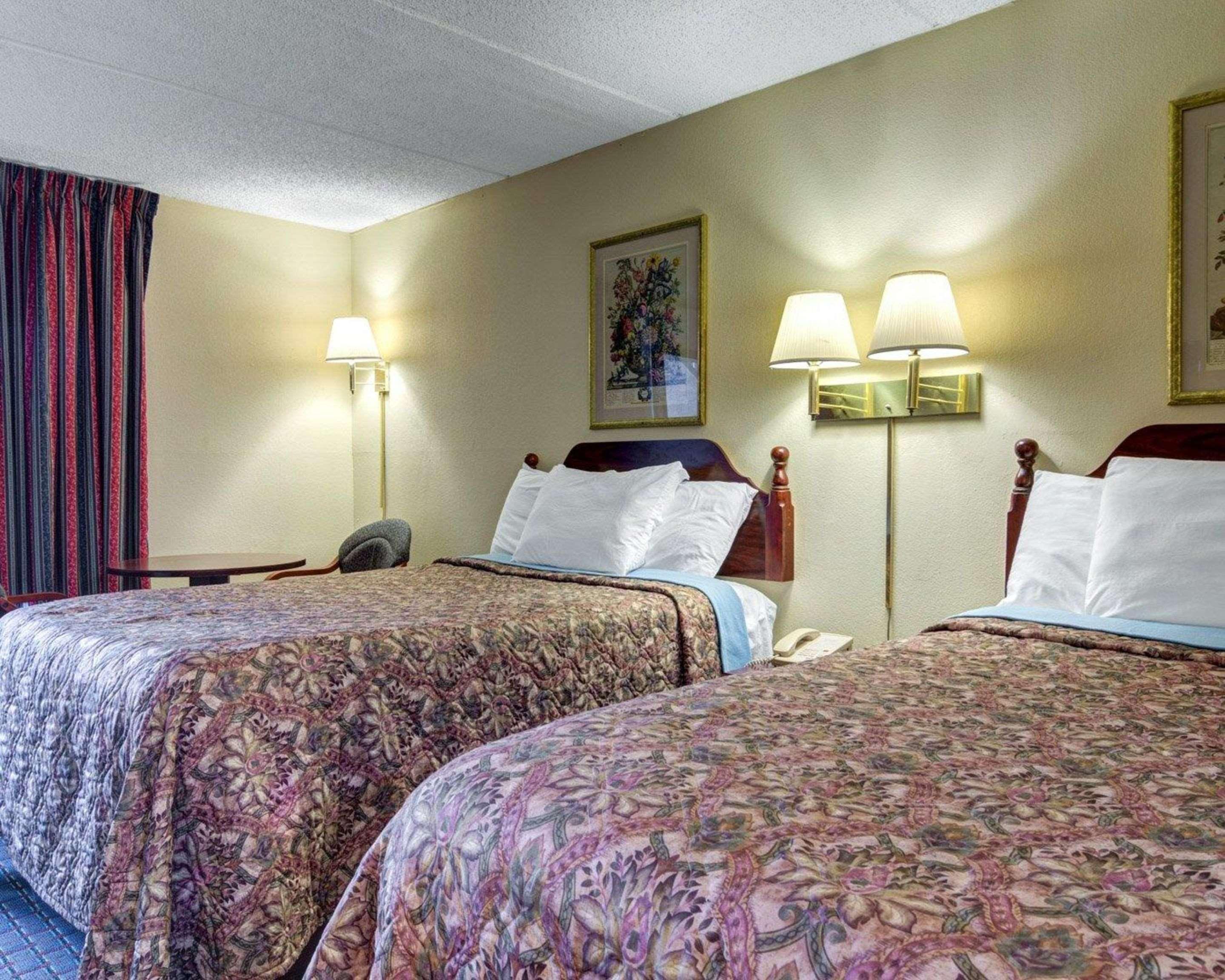 Rodeway Inn Норкросс Экстерьер фото