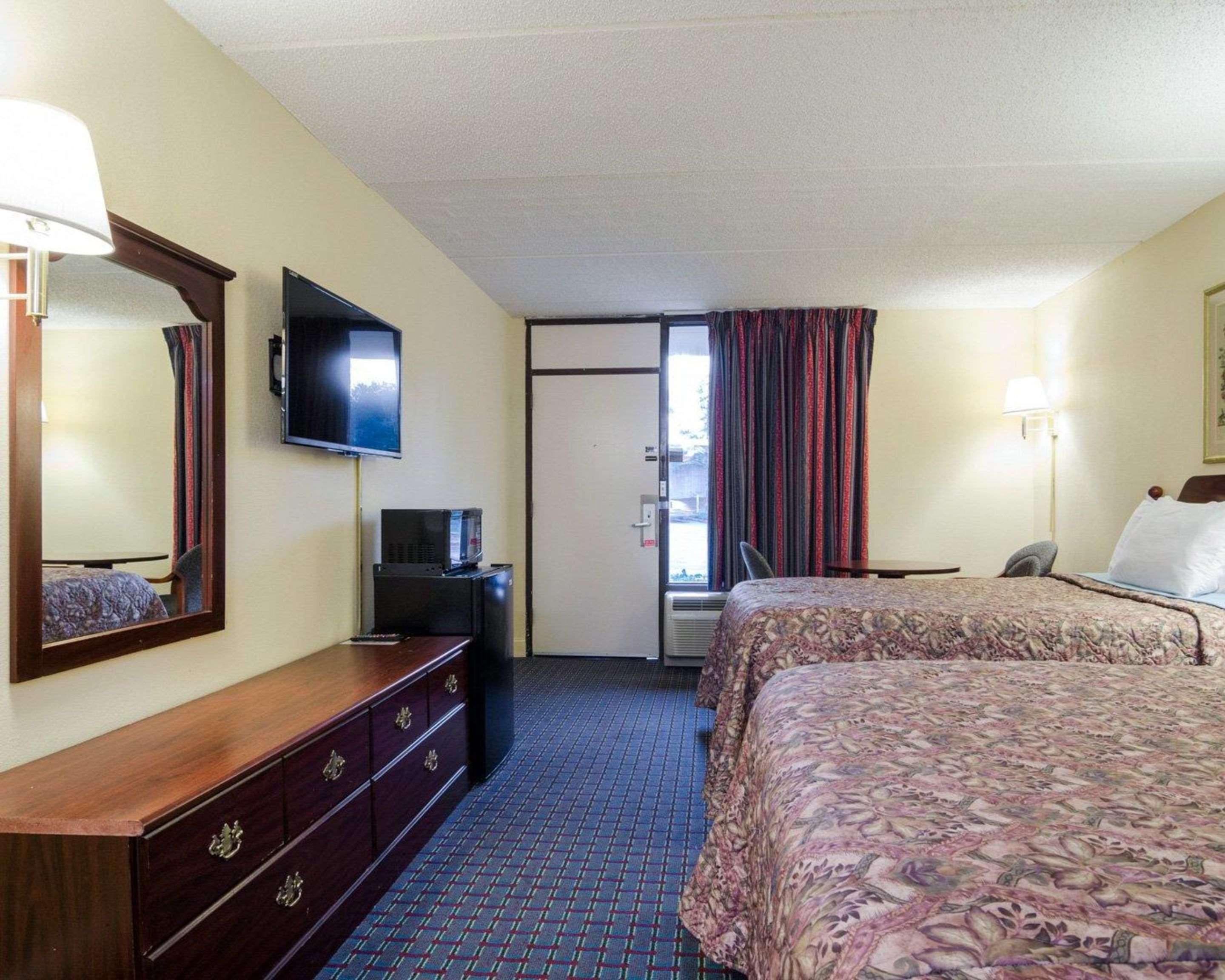 Rodeway Inn Норкросс Экстерьер фото