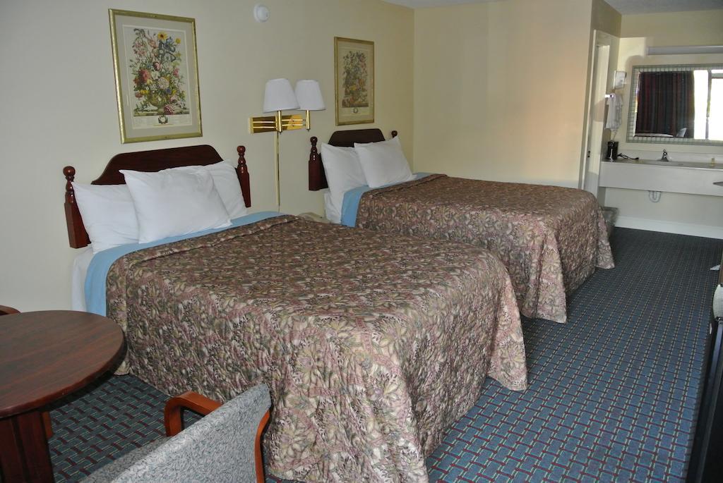 Rodeway Inn Норкросс Экстерьер фото